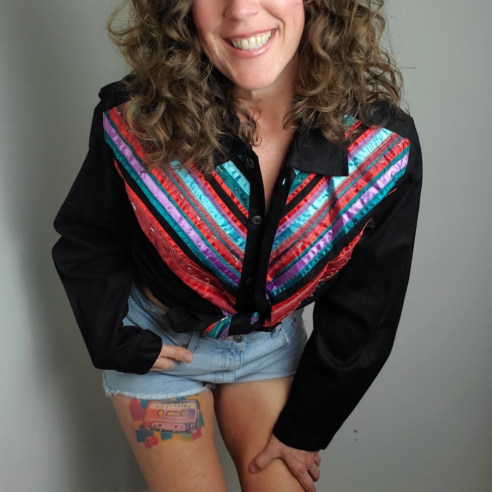 Choices Woman vintage style vibrant ribbon shirt